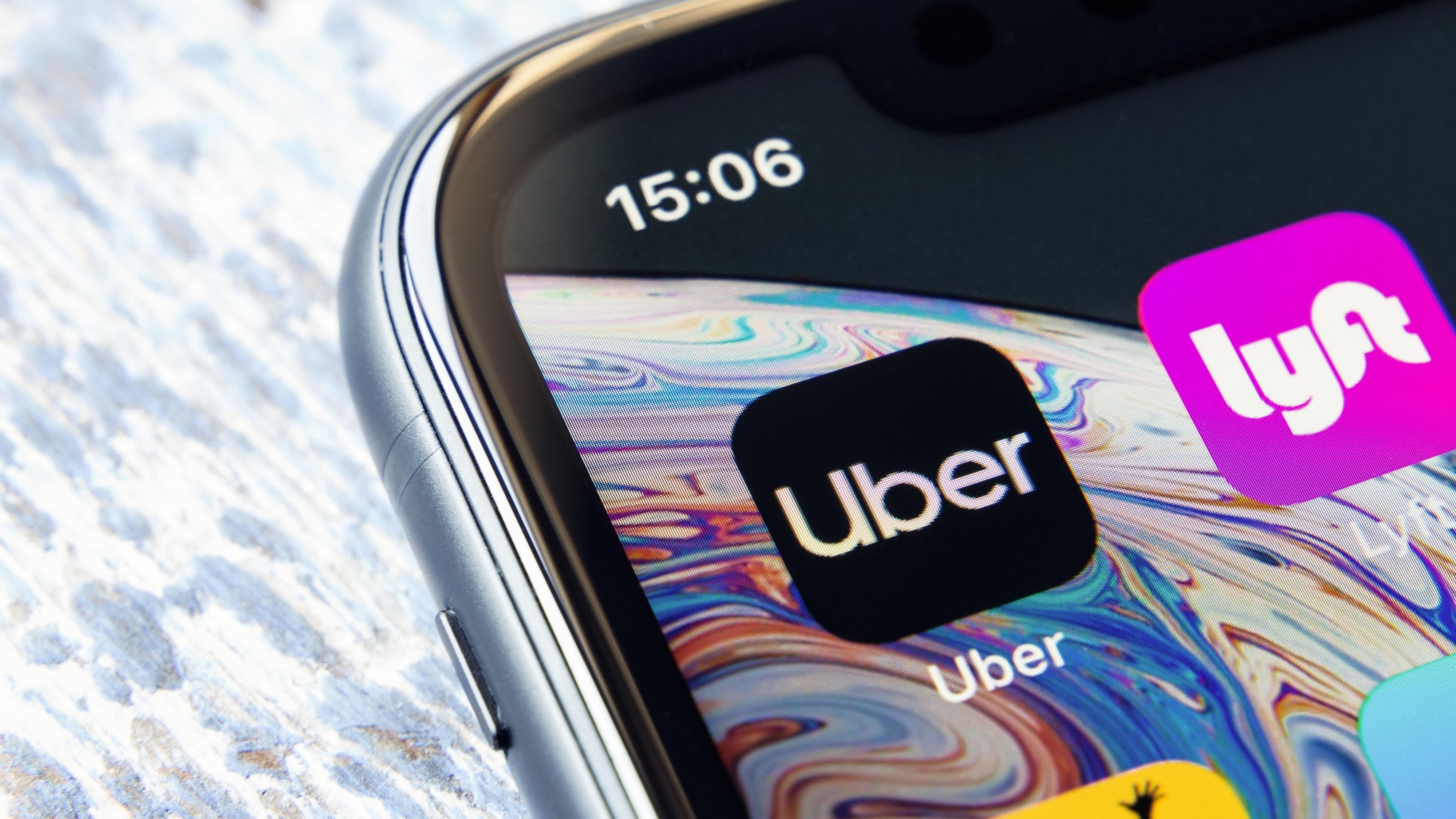 Uber-chauffeurs zijn werknemers en vallen onder de CAO Taxivervoer