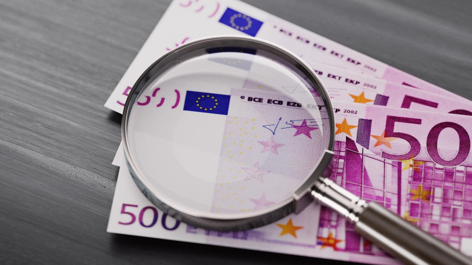 Euro's met een vergrootglas
